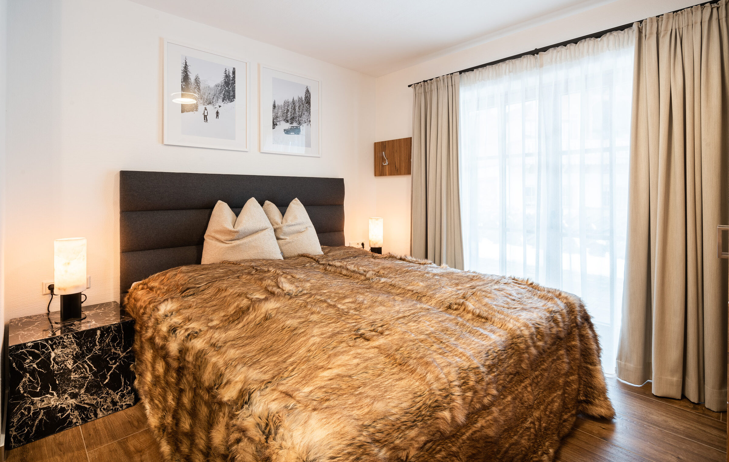 Hauptschlafzimmer mit Boxspringbett